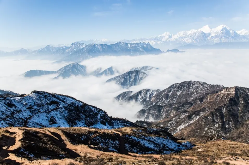পাহাড় নিয়ে ক্যাপশন লেখার ধরন